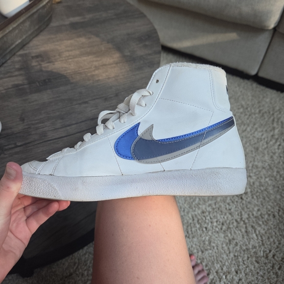 Nike White and Blue High-Top Sneakers - Picture 4 of 8